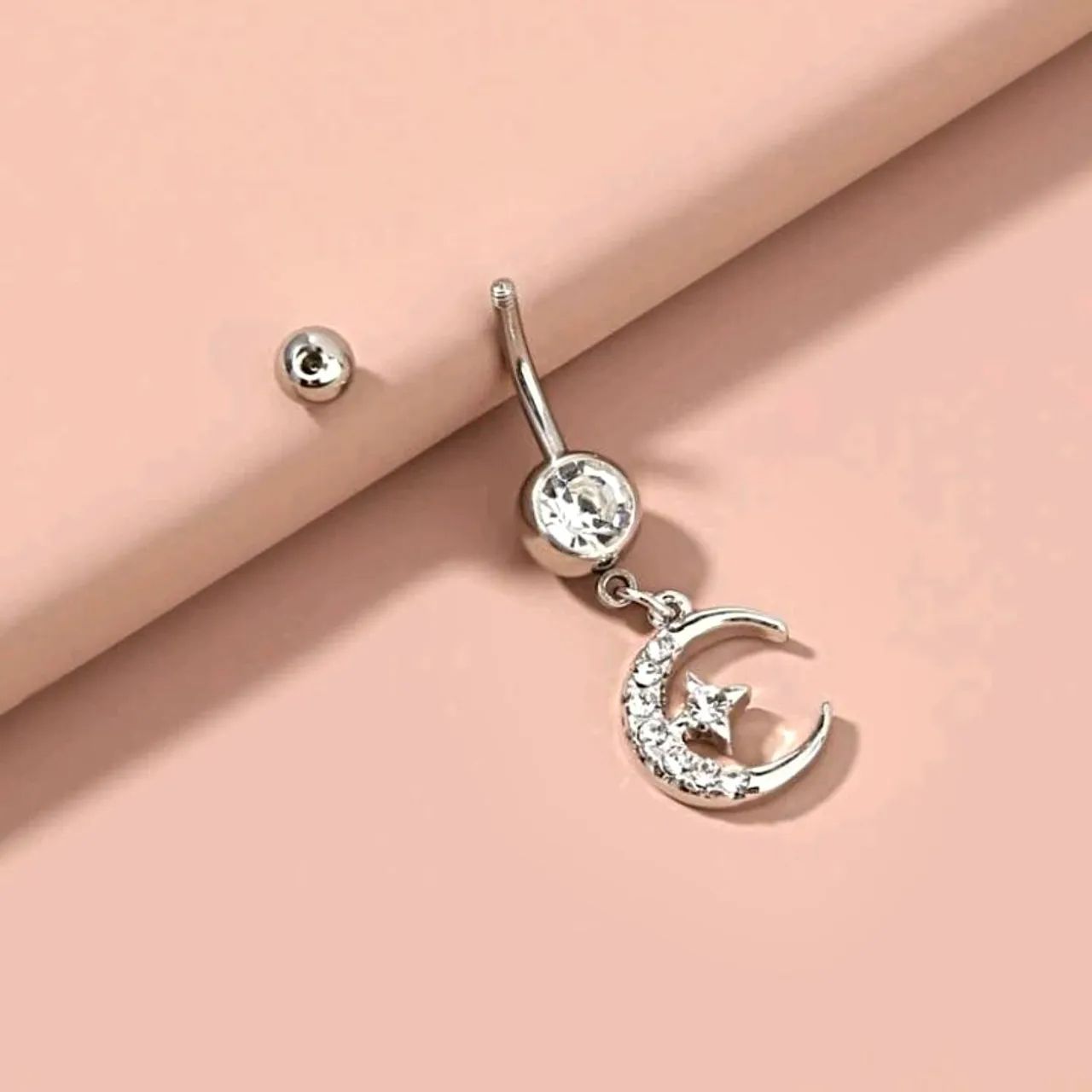 Piercing de Umbigo com Pingente de Lua e Estrela Cravejada de Diamante - Foto 3