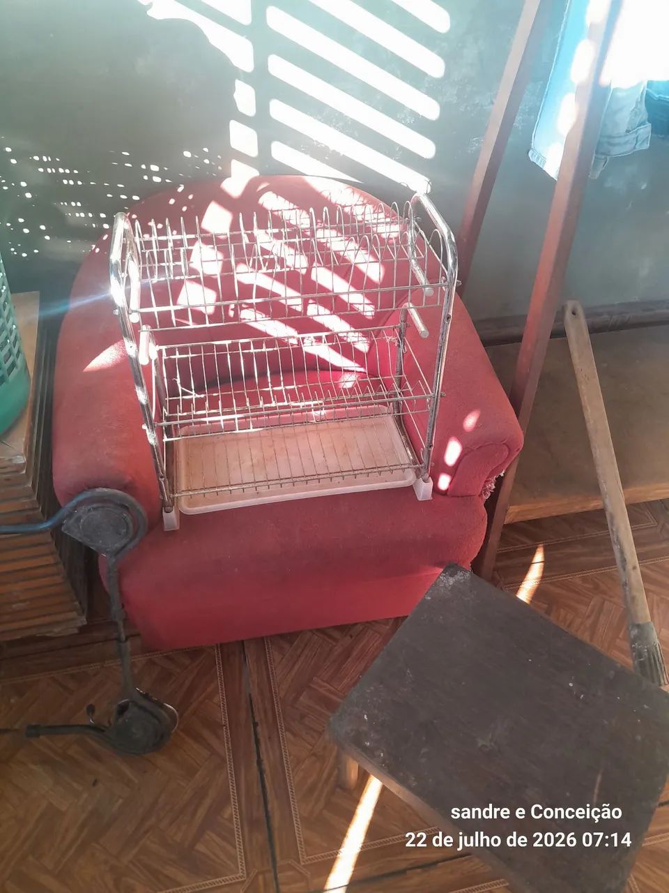 Sofa e produtos  variados  - Foto 4