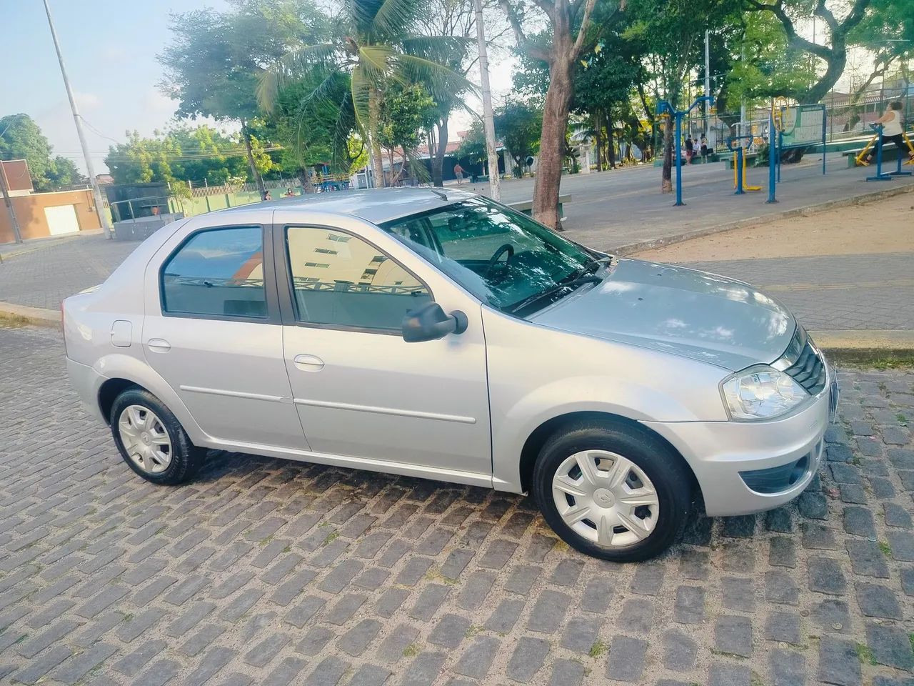 Renault Logan Expression Hi-flex 1.6 8V 4P 2012 - Foto 4