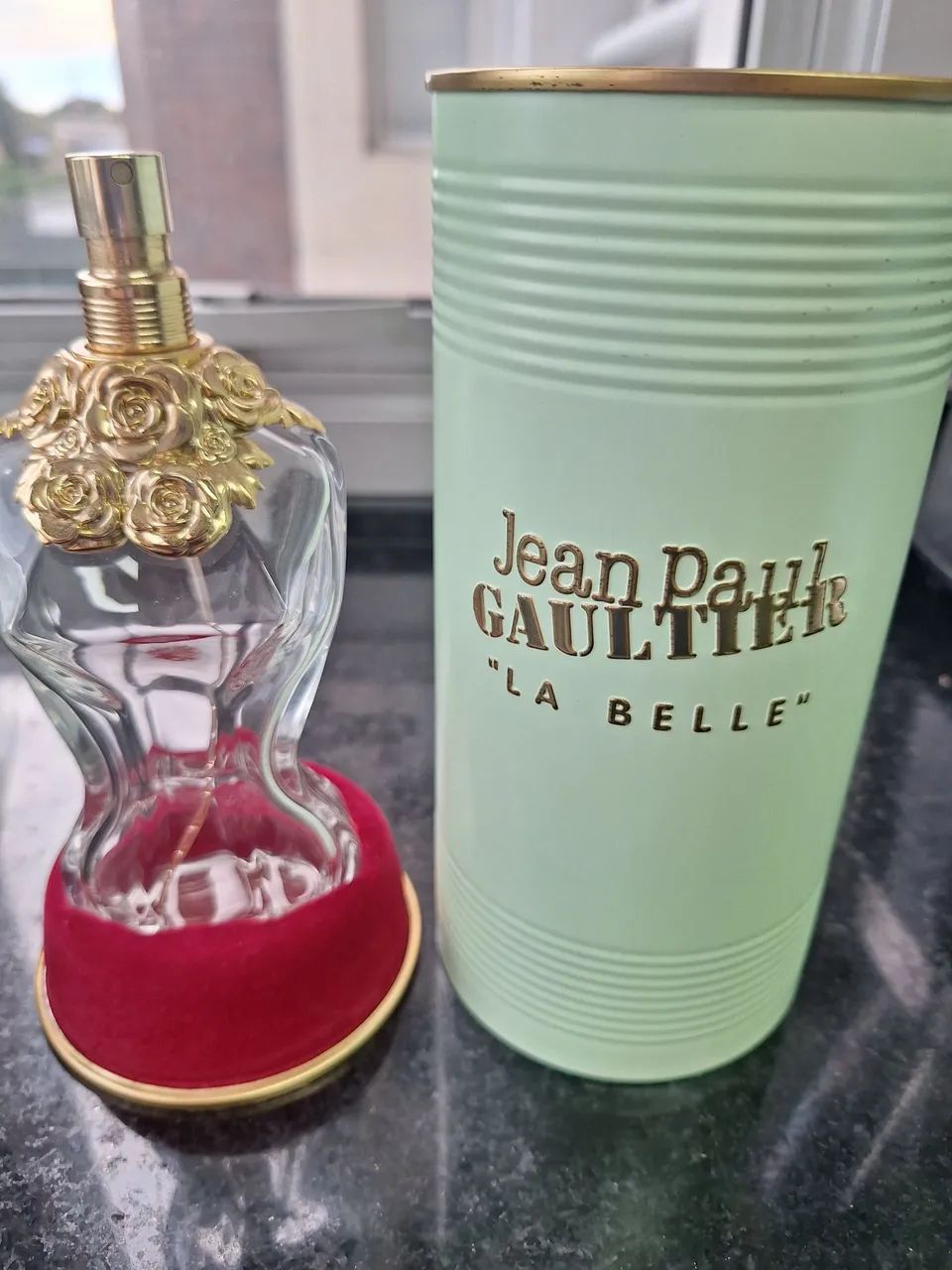Vidros de perfumes vazios Leia as informações 