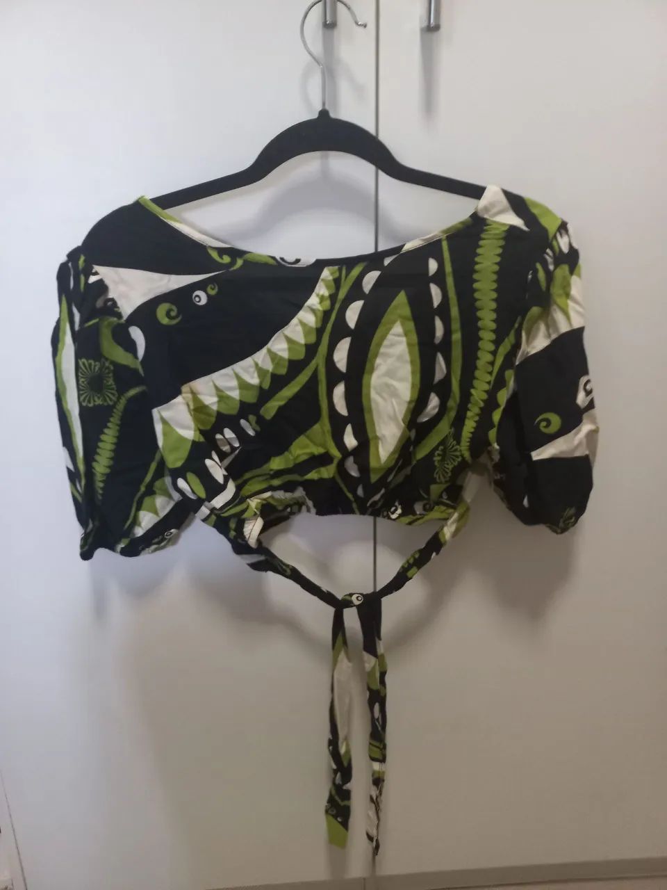 Blusa cropped com amarração - Foto 2