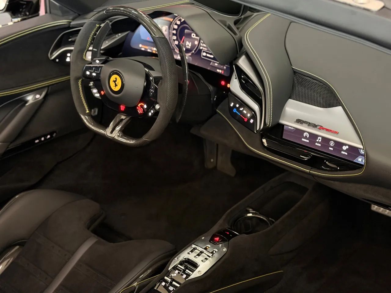 Ferrari SF 90 SPIDER 4.0 V8 Bi-Turbo (Híbrido), foto 18 de 20
