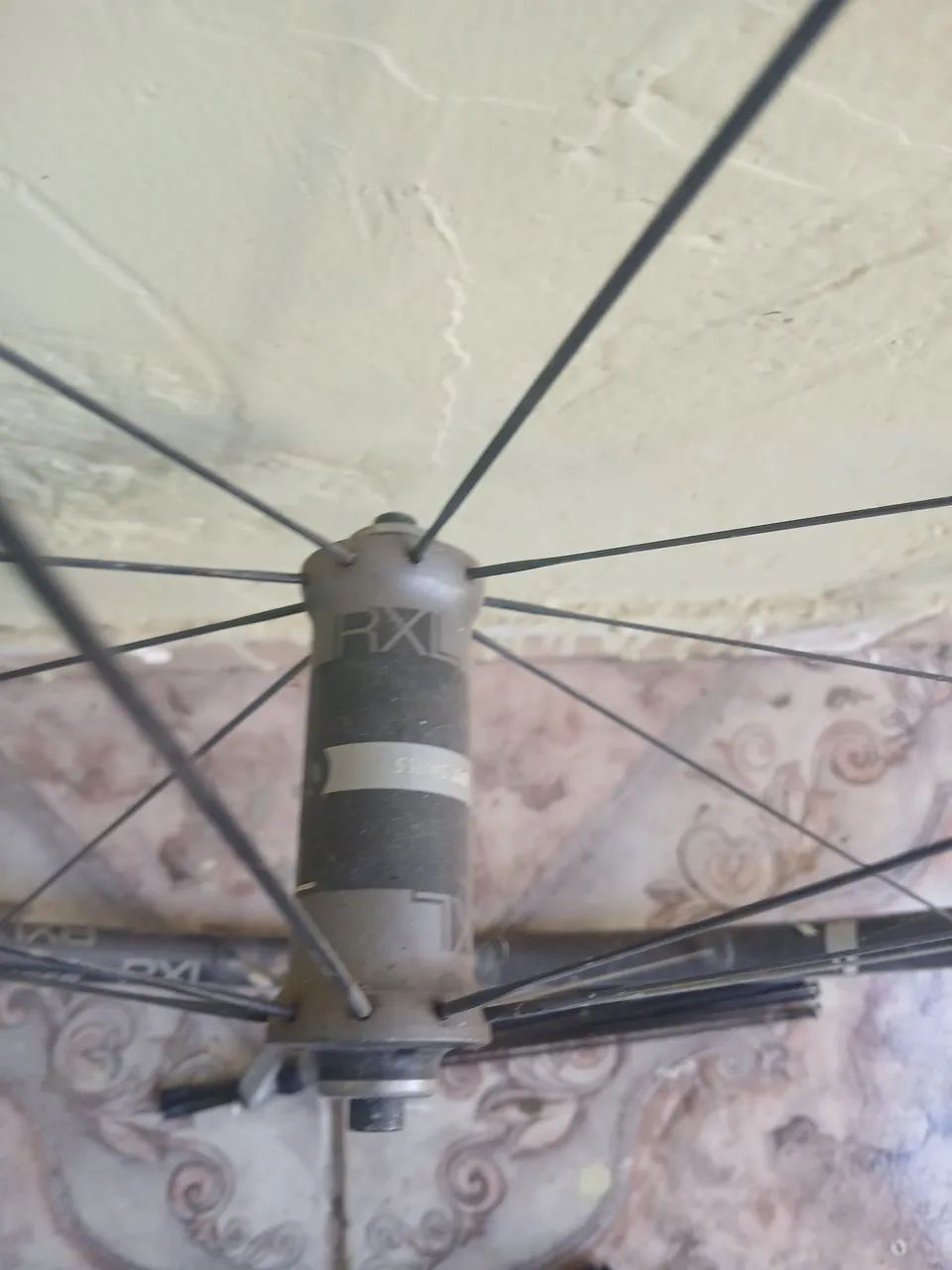 Roda dianteiro + cubo traseiro com raios  - Foto 4