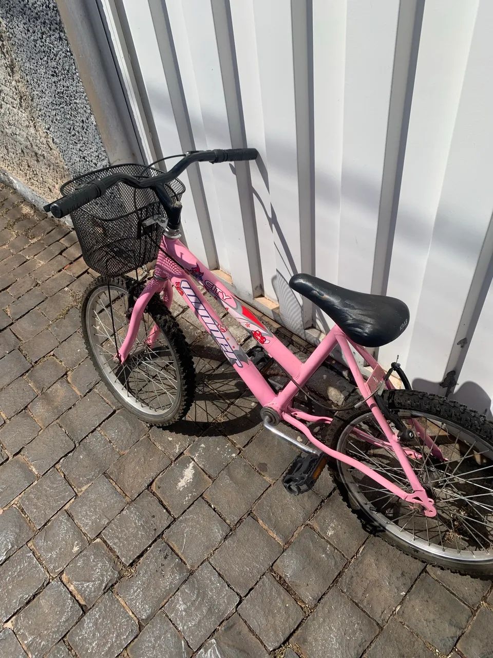 Bicicleta Rosa Aro 20 com Cestinha Preta  - Foto 2