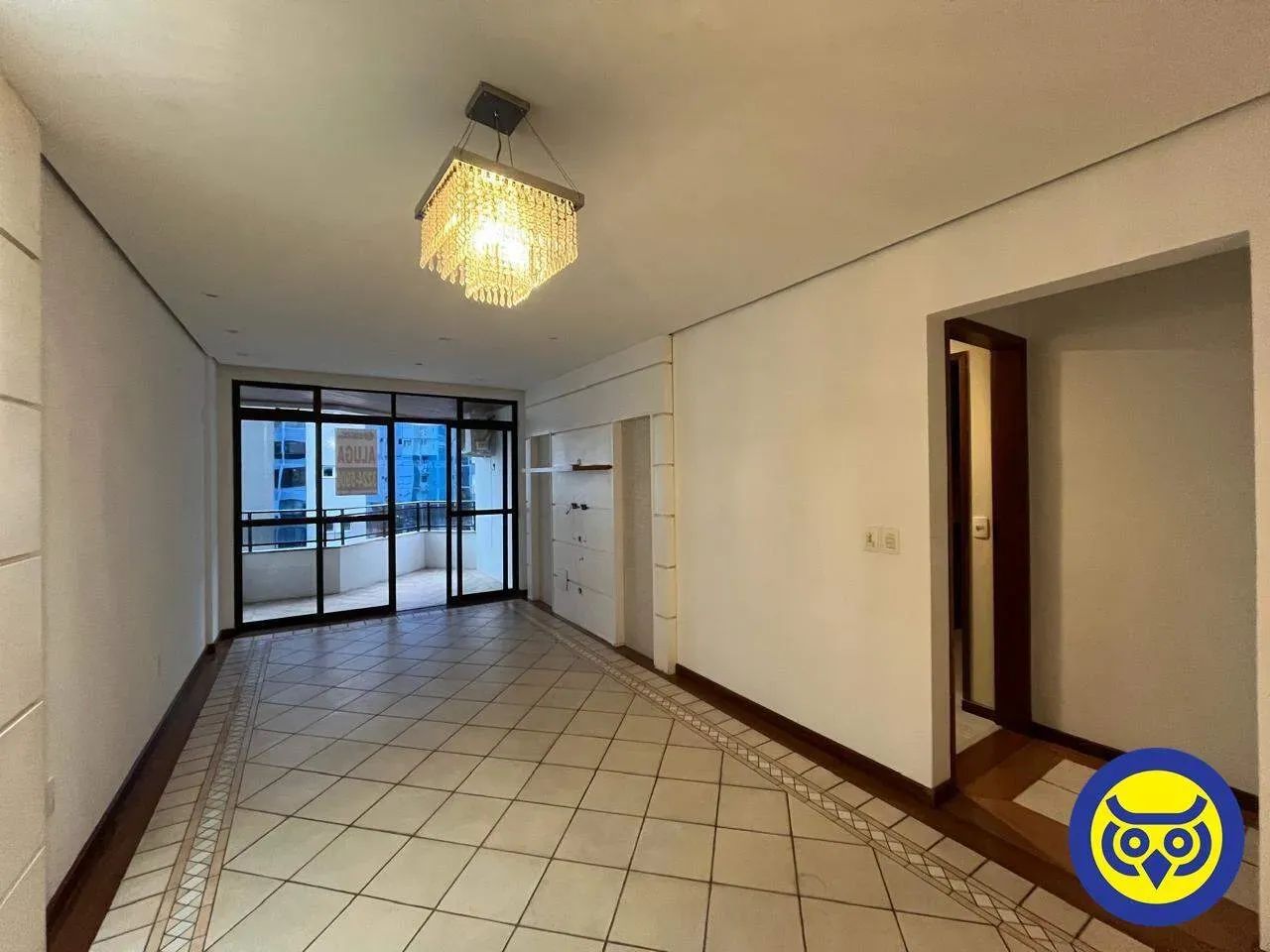 Apartamento para locação no Centro de Florianópolis  2 dormitórios, suíte com closet e 1 v
