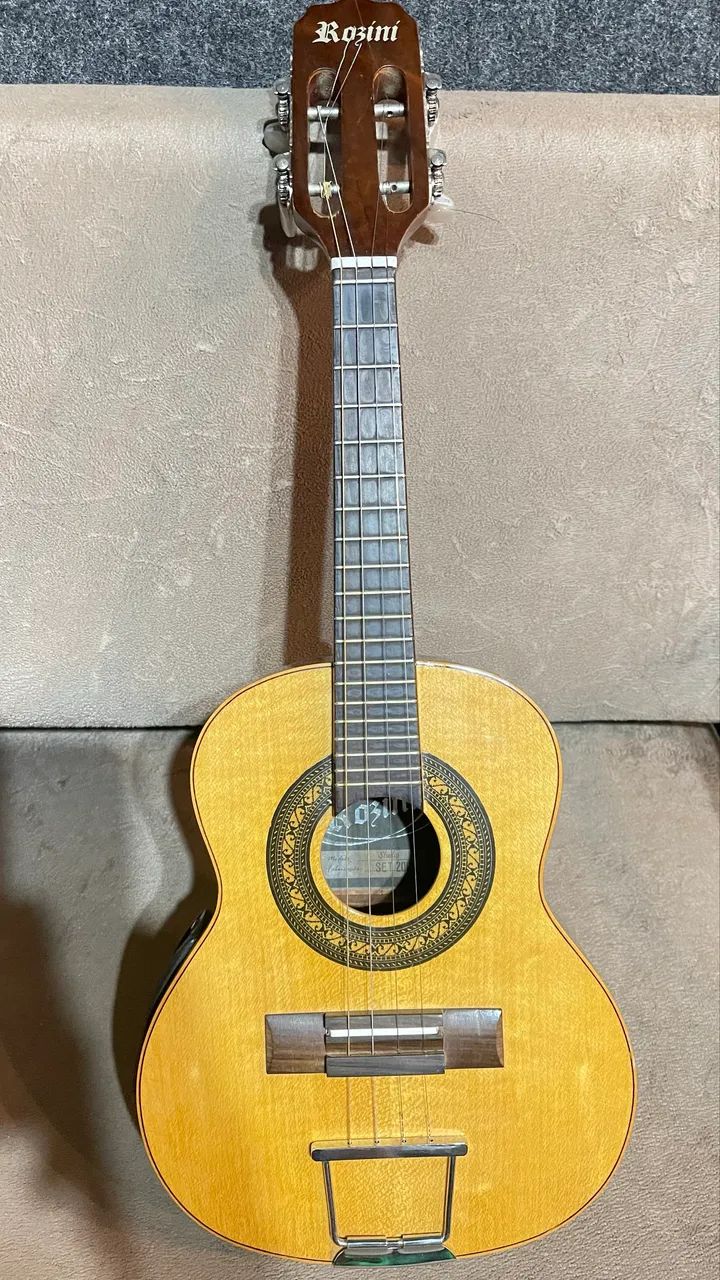 Cavaquinho Rozini studio 