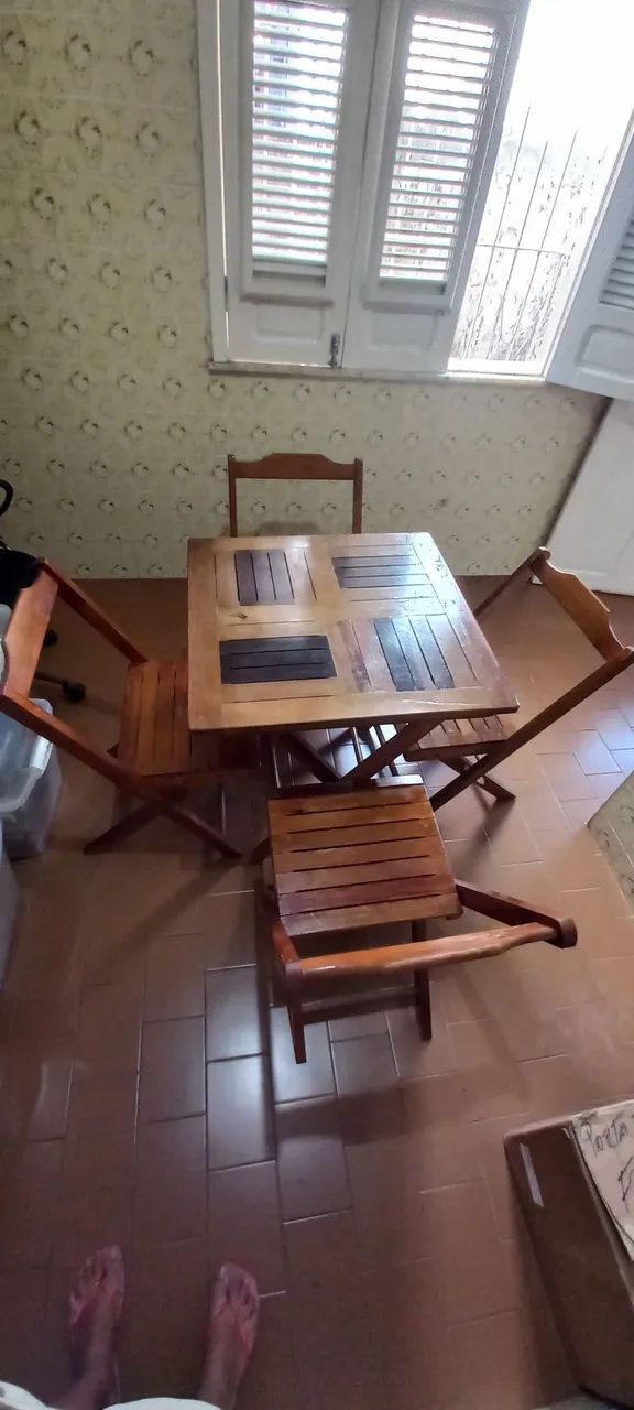 Conjunto de mesa e cadeiras de bar de madeira - Foto 4
