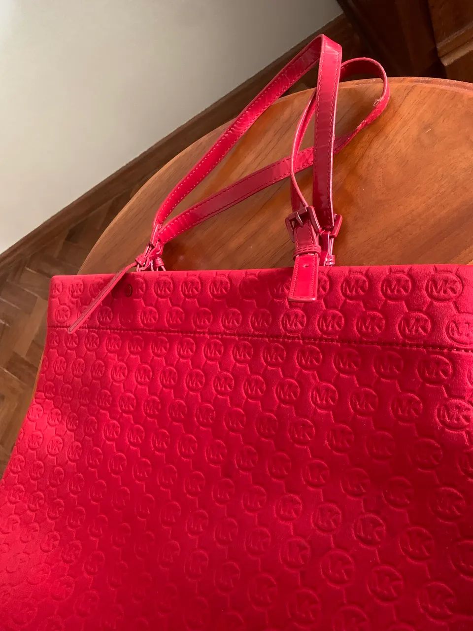 Bolsa vermelha em malha residente tamanho médio  - Foto 2