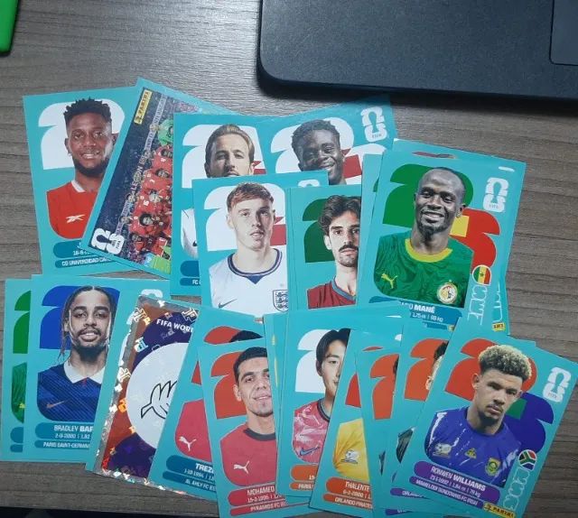 Figurinhas venda e troca LEIA O ANUNCIO - Foto 2