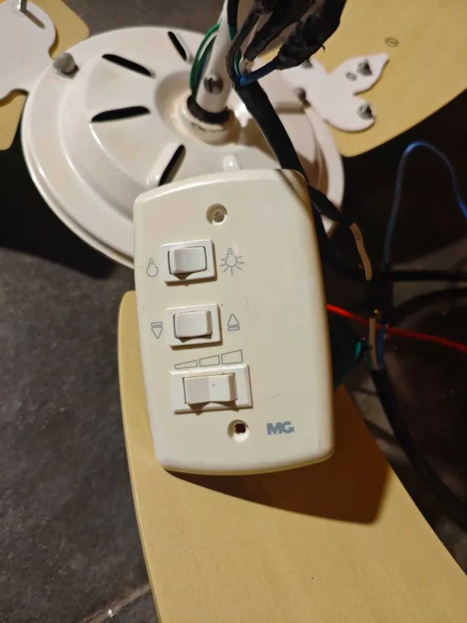 Ventilador De Teto 127V Branco e Madeira - Foto 5