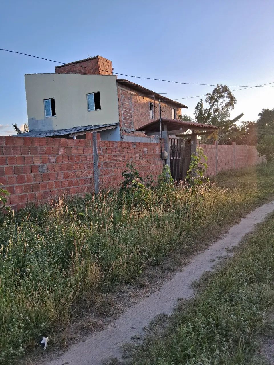 Vendo Casa dúplex próximo a área 80 em paraipaba entre o posto sol e o posto mil 