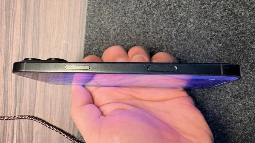 Apple iPhone 16 Pro Max (256 GB) - Titânio-preto - Foto 3