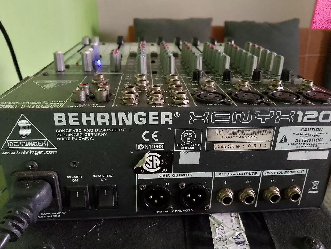 Mesa Behringer - Foto 5