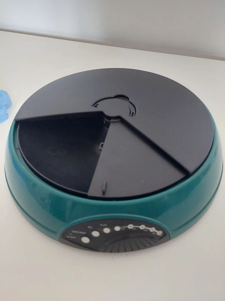 Comedouro elétrico. Programável. Para gatos e cachorros 