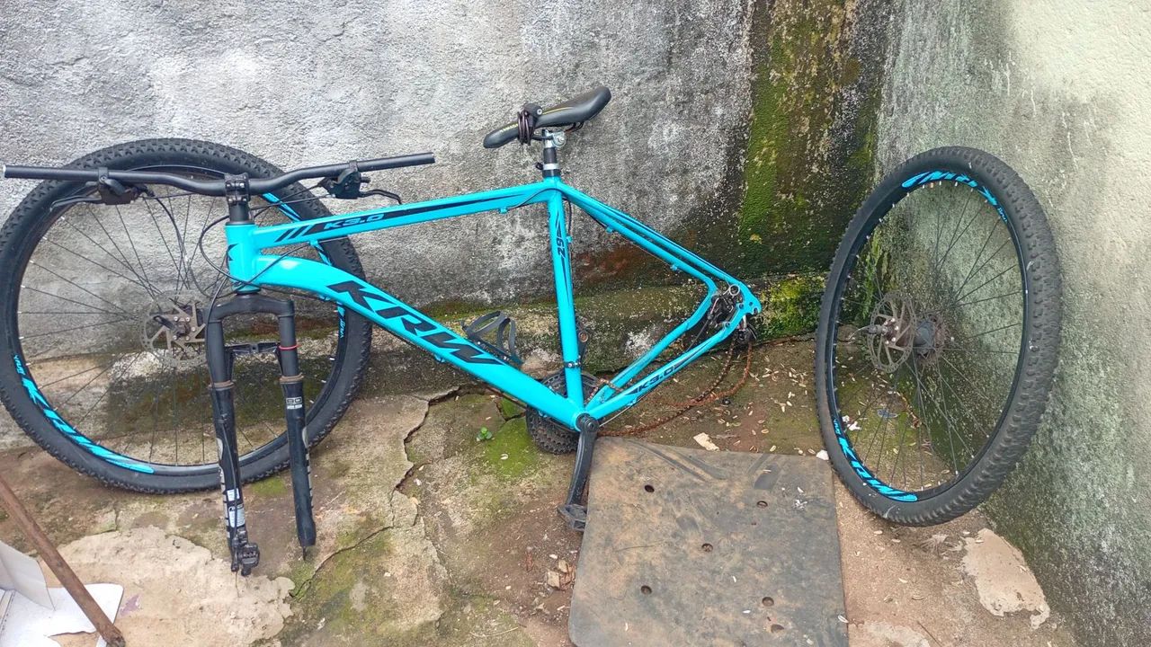 Vende-se bicicleta 29 e meses de uso  - Foto 2