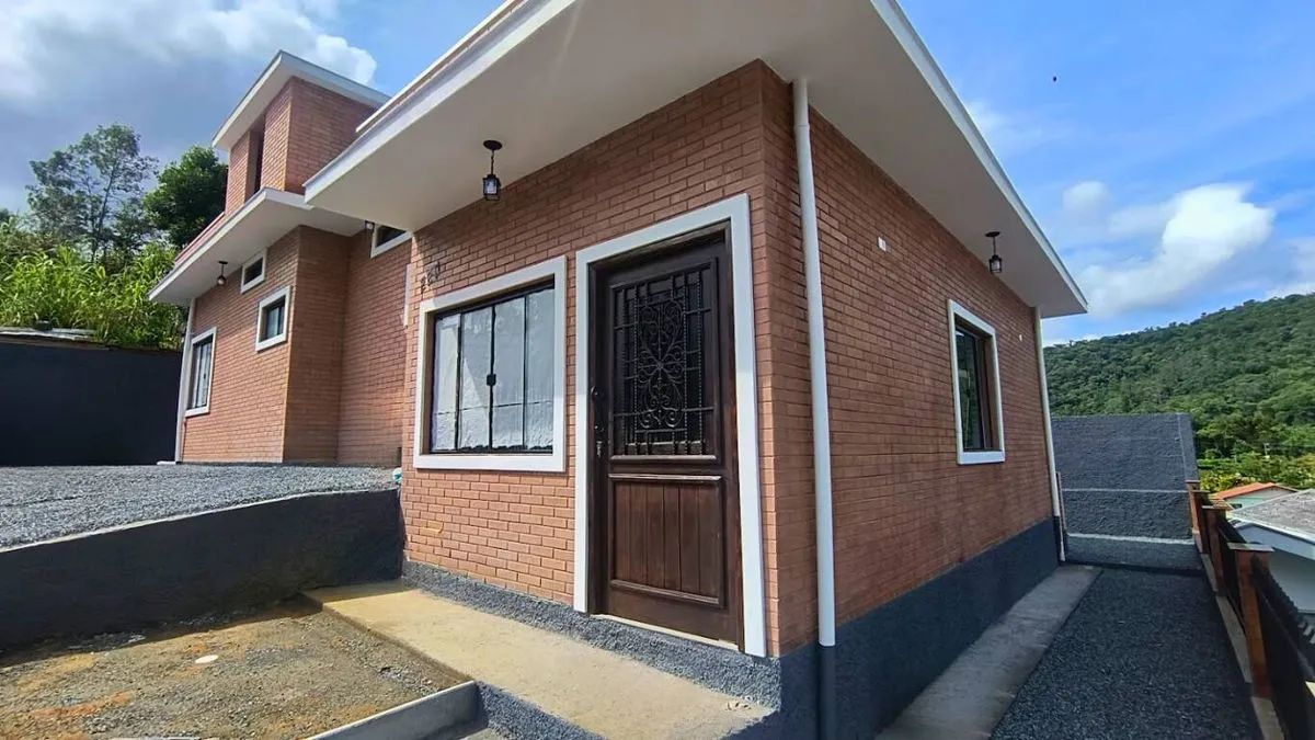 Casa para venda e locação no Centro de Pomerode/SC