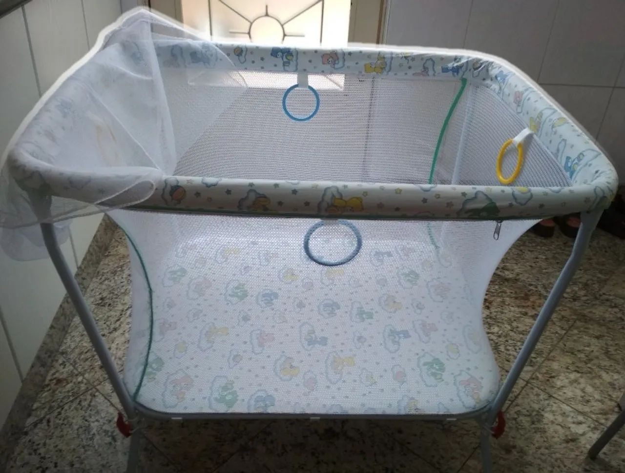 Cercadinho, sem uso, dobrável, suporta 30kg