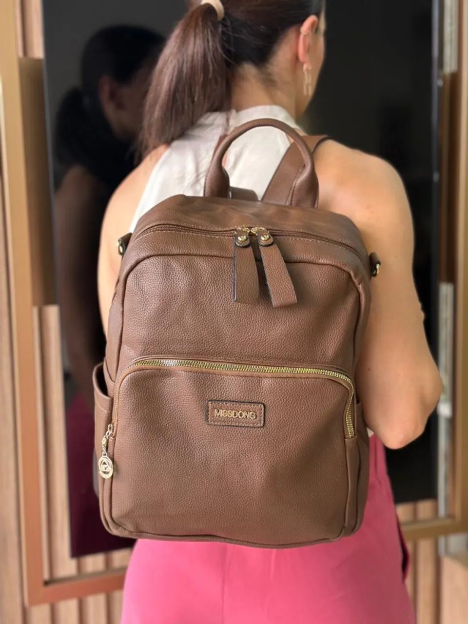 Mochila Grande Feminina - Bolsos nas laterais (Com Alça lateral