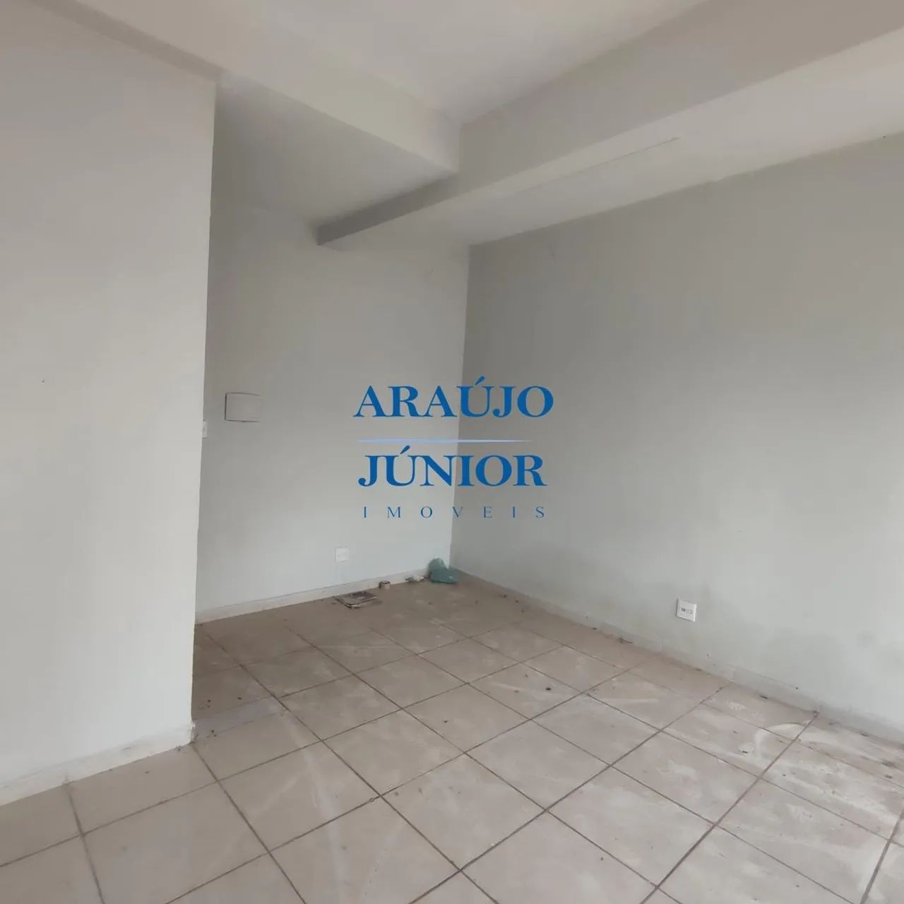 Sala Comercial no centro! Para Locação!