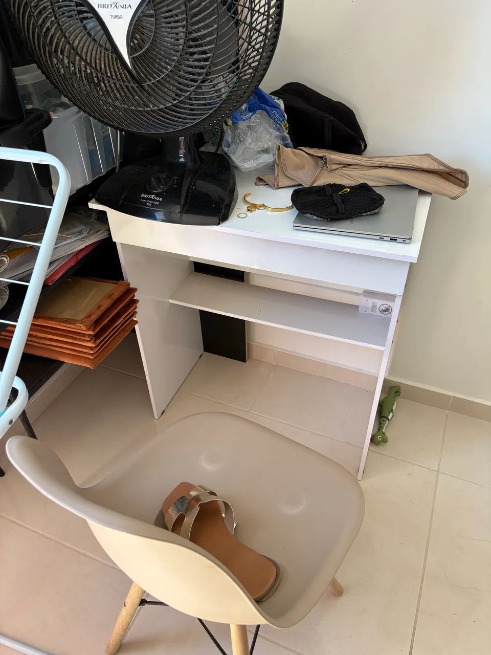 Bancada de estudo pequena com cadeira  - Foto 4