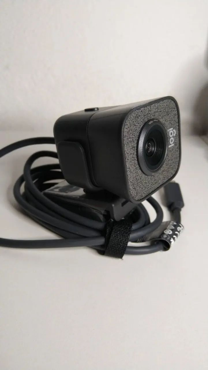 Webcam Full HD Logitech StreamCam Plus com Microfone, Conexão USB