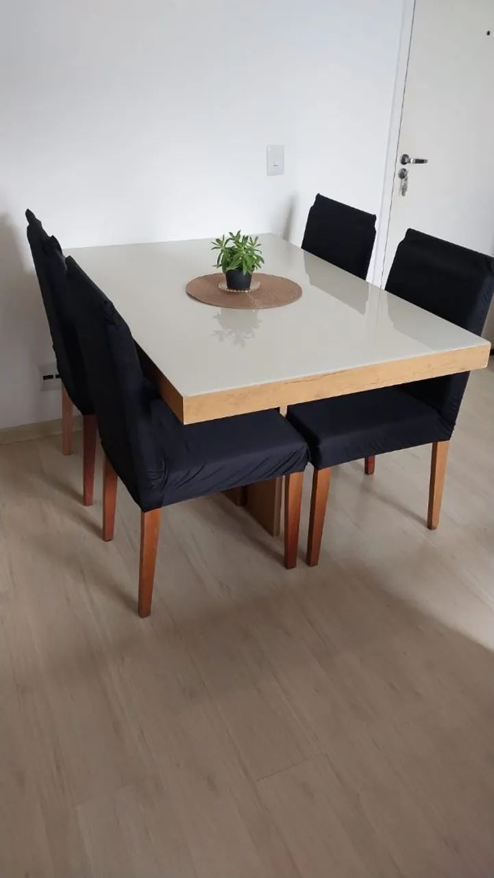 Mesa com 4 cadeiras estofadas bege - Foto 3