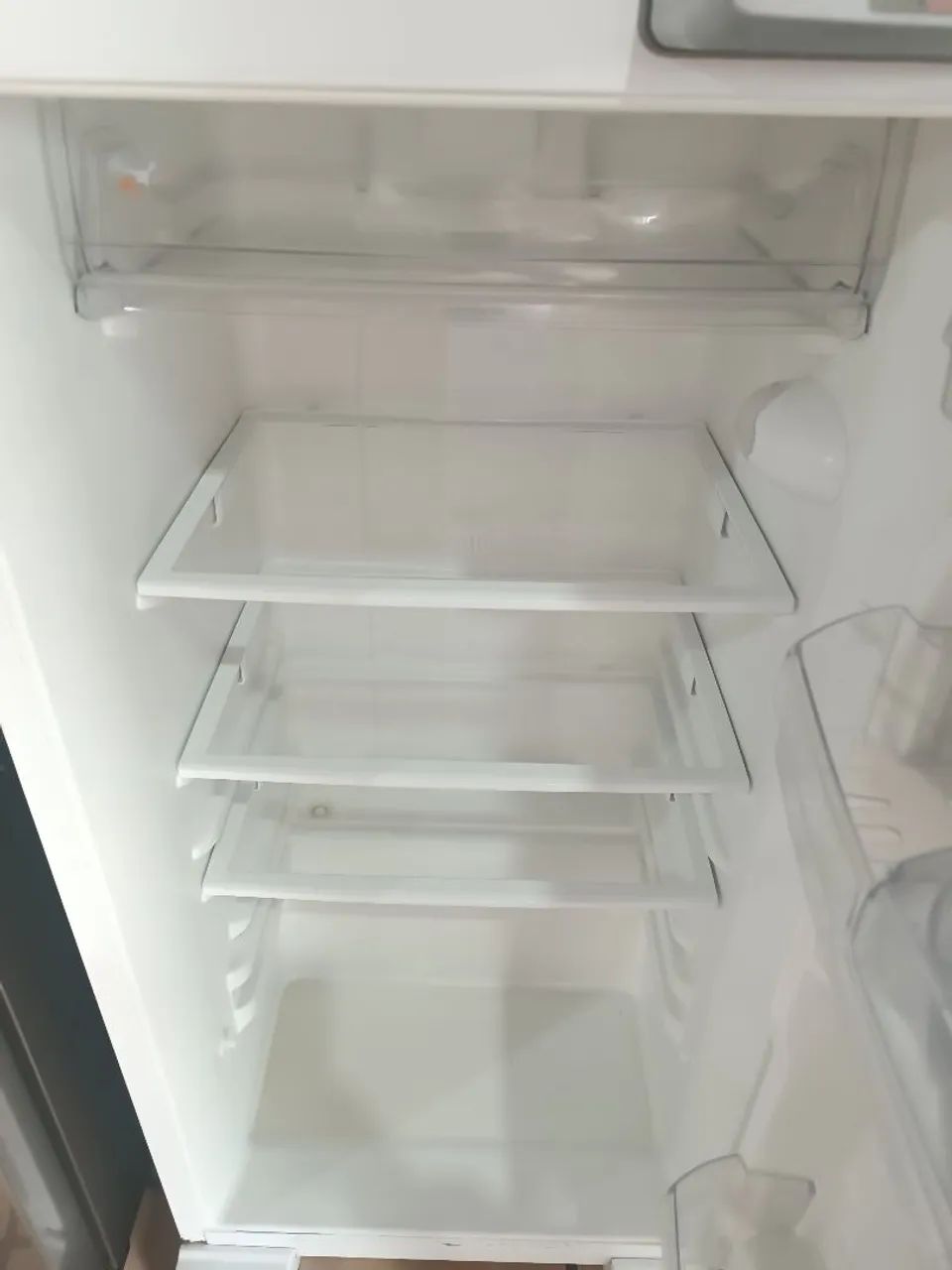 Geladeira Bratemp 375 Litros - Foto 3