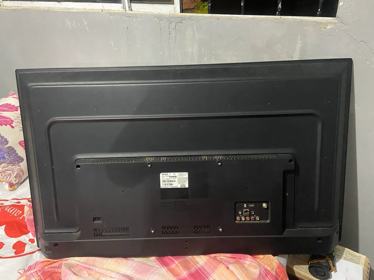 Smart tv 43 polegadas retirar as peças - Foto 3
