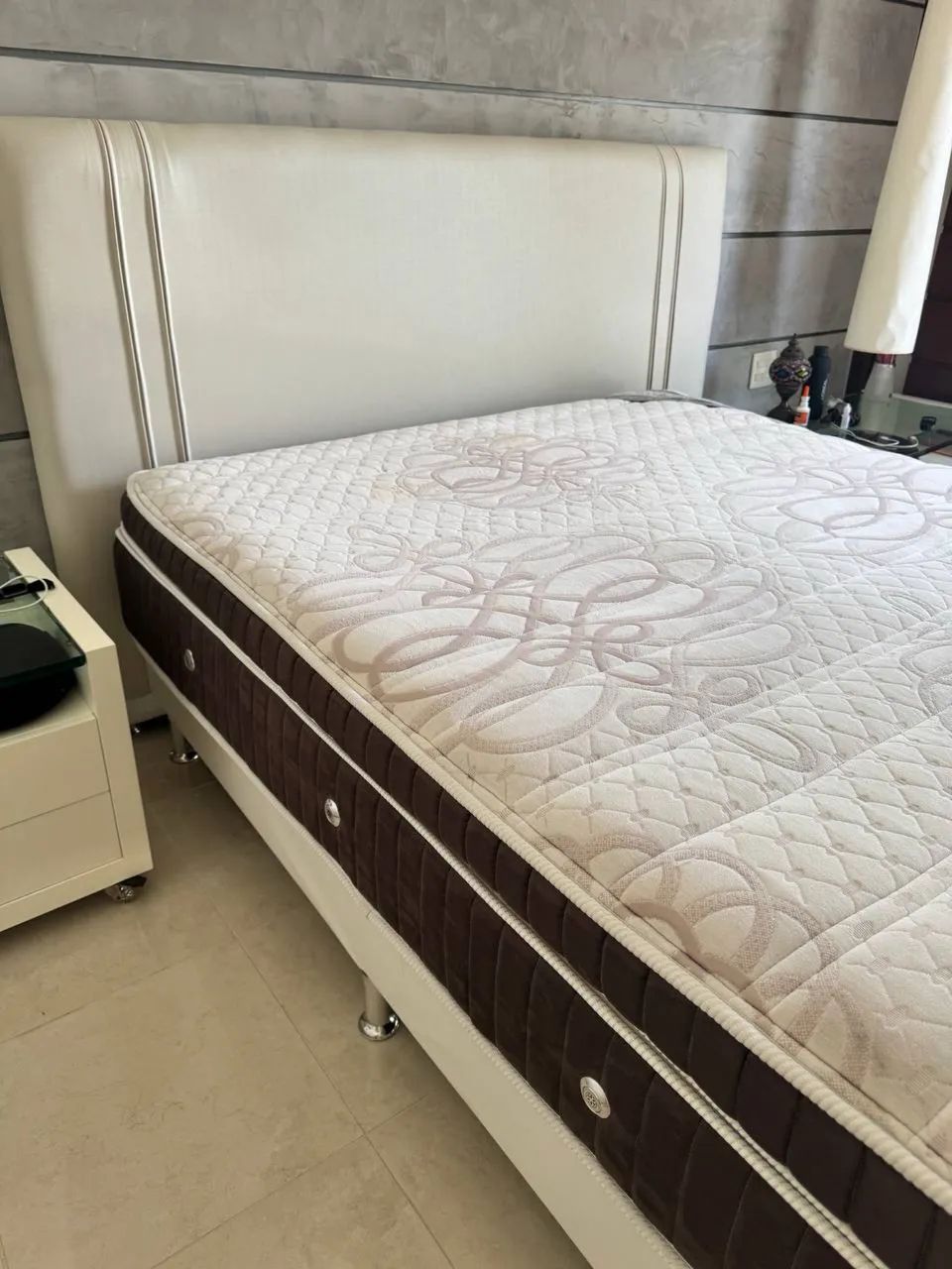 Cama box tamanho queen + cabeceira + colchao