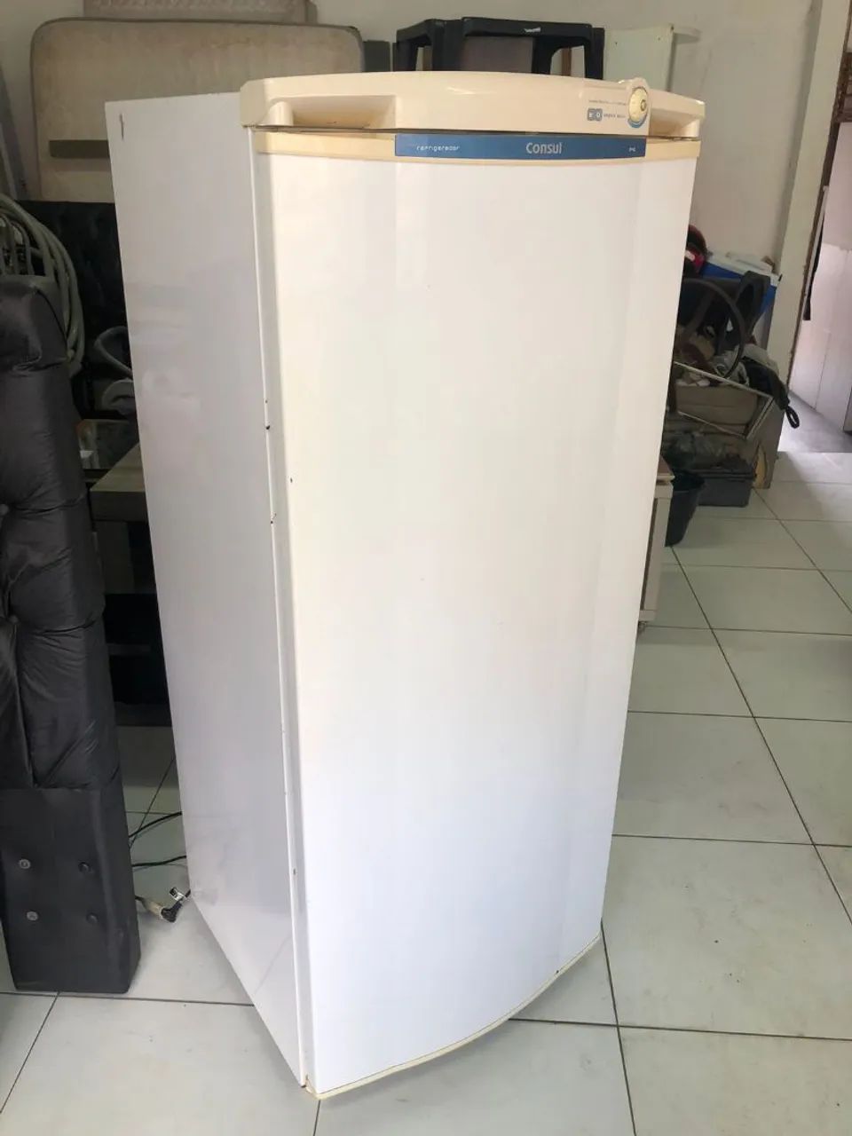 Geladeira usada para vender, conservada e em boas condições! 