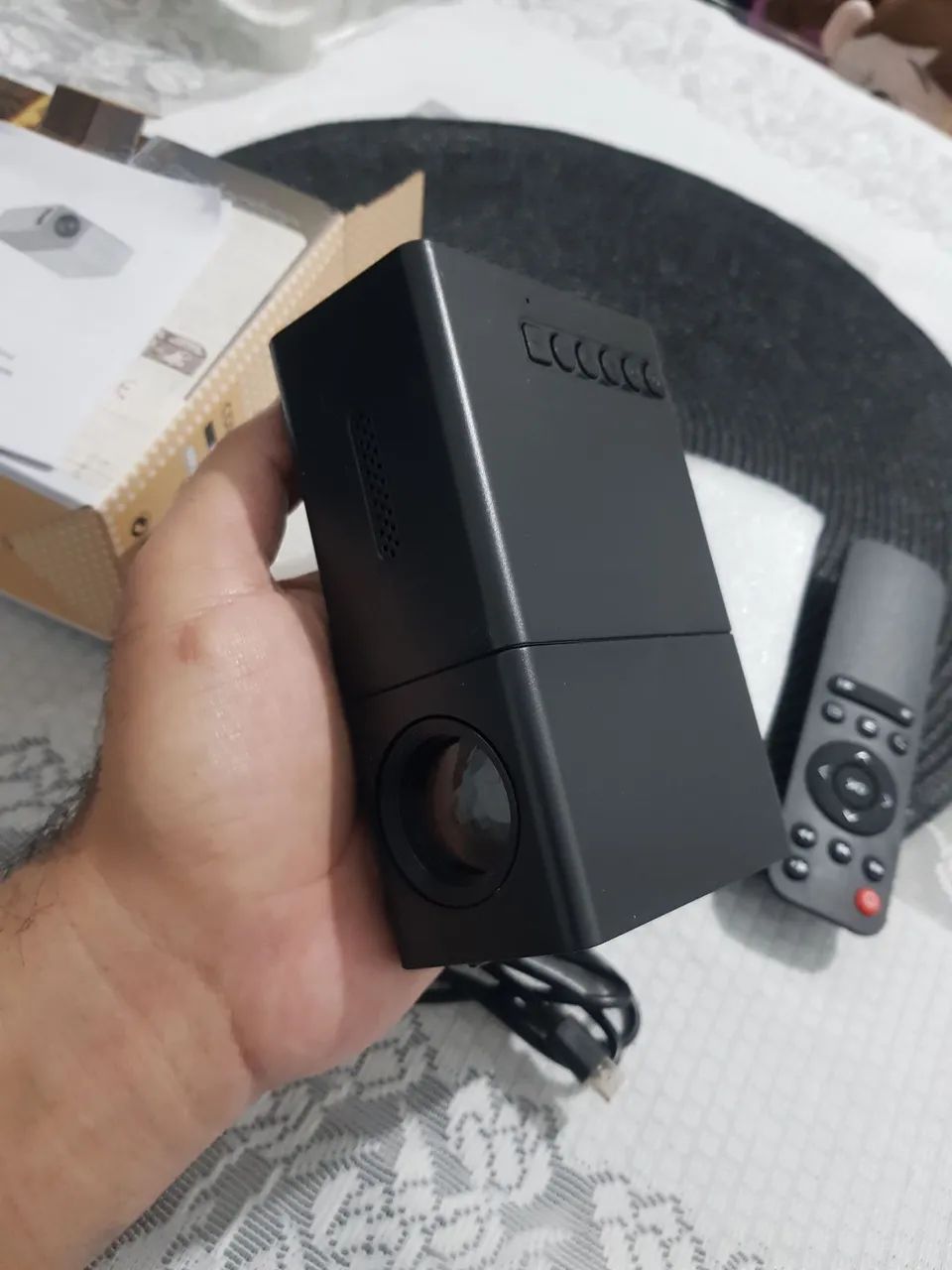 Mini projetor com HDMI e USB e controle - Foto 2