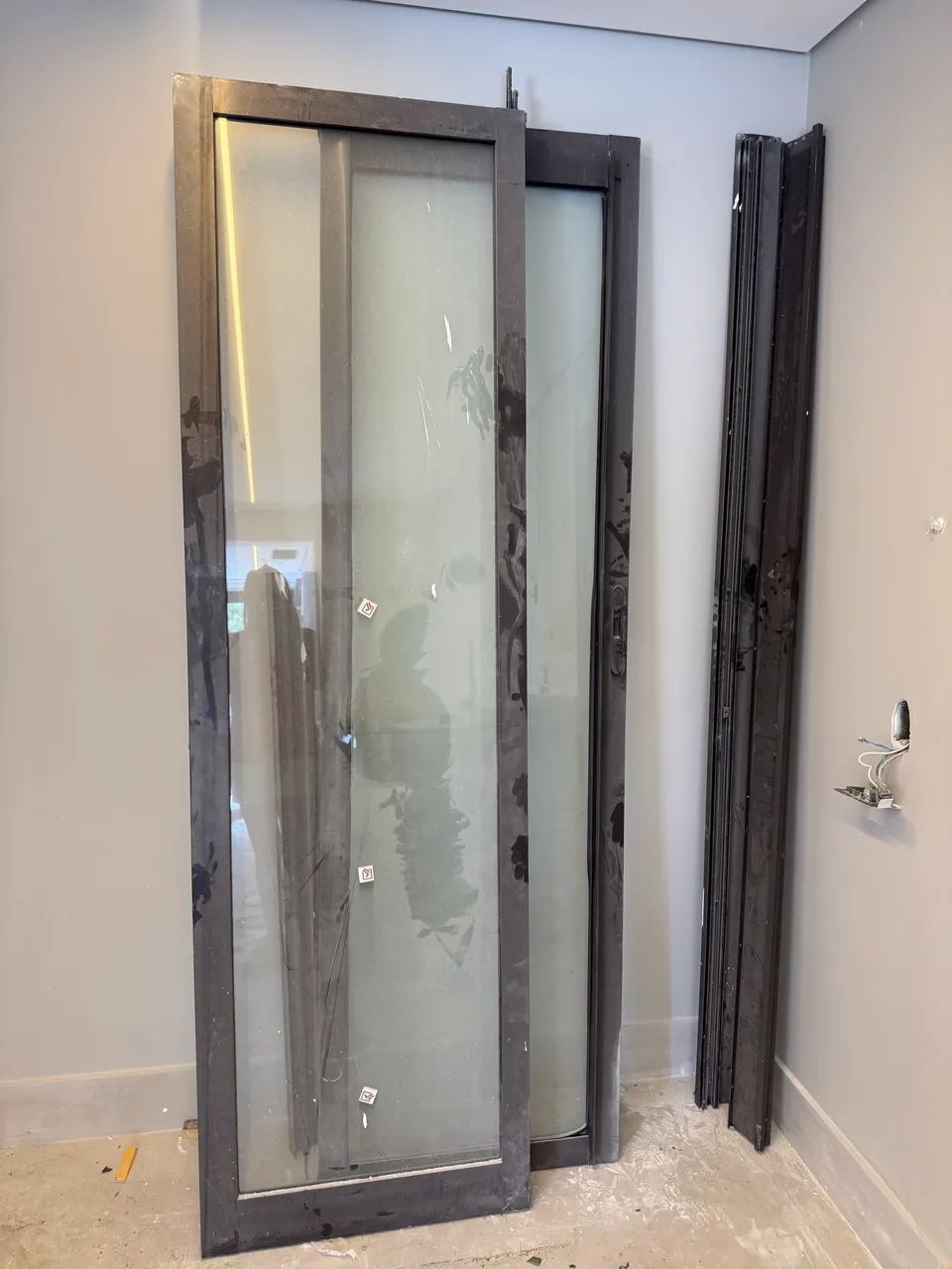 Porta de vidro , 2 folhas vidro temperado 2,27 altura/ 1,32 largura  - Foto 2