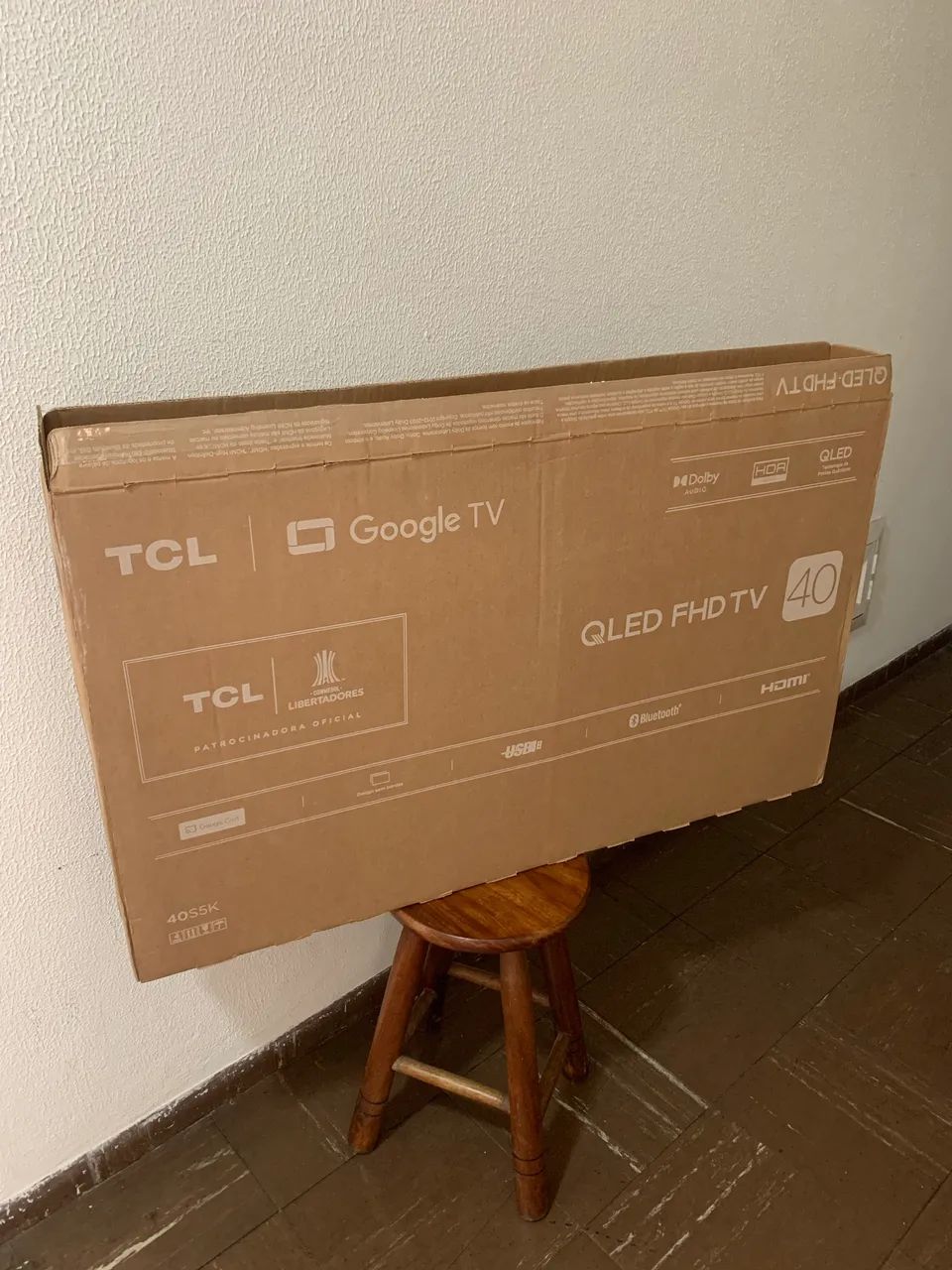 CAIXA VAZIA -Tv TCL 40? Polegadas, acompanha isopores de proteção 
