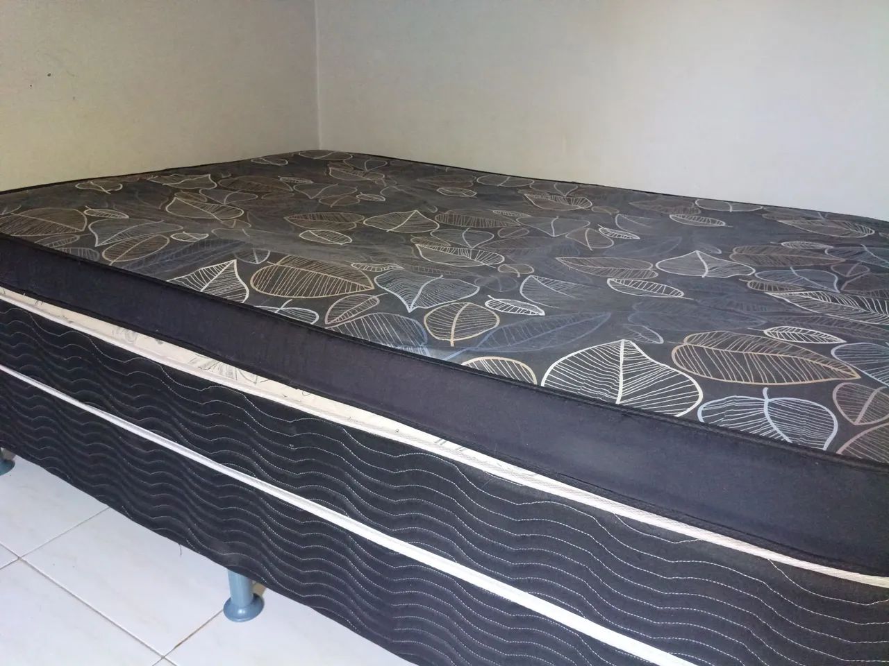 Vendo cama box com colchão e ventilador - Foto 3