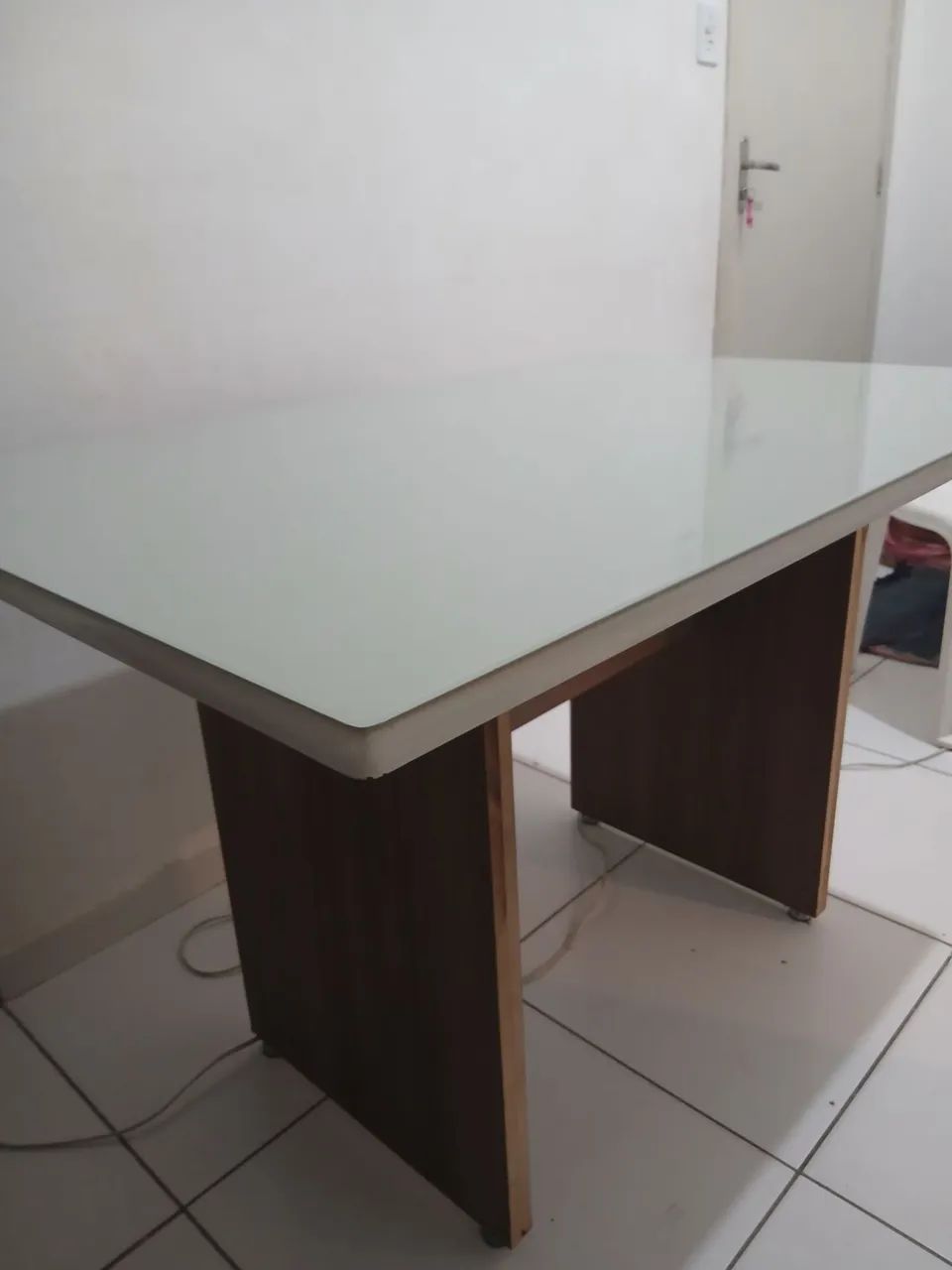 Mesa de vidro e MDF sem cadeiras - Foto 5