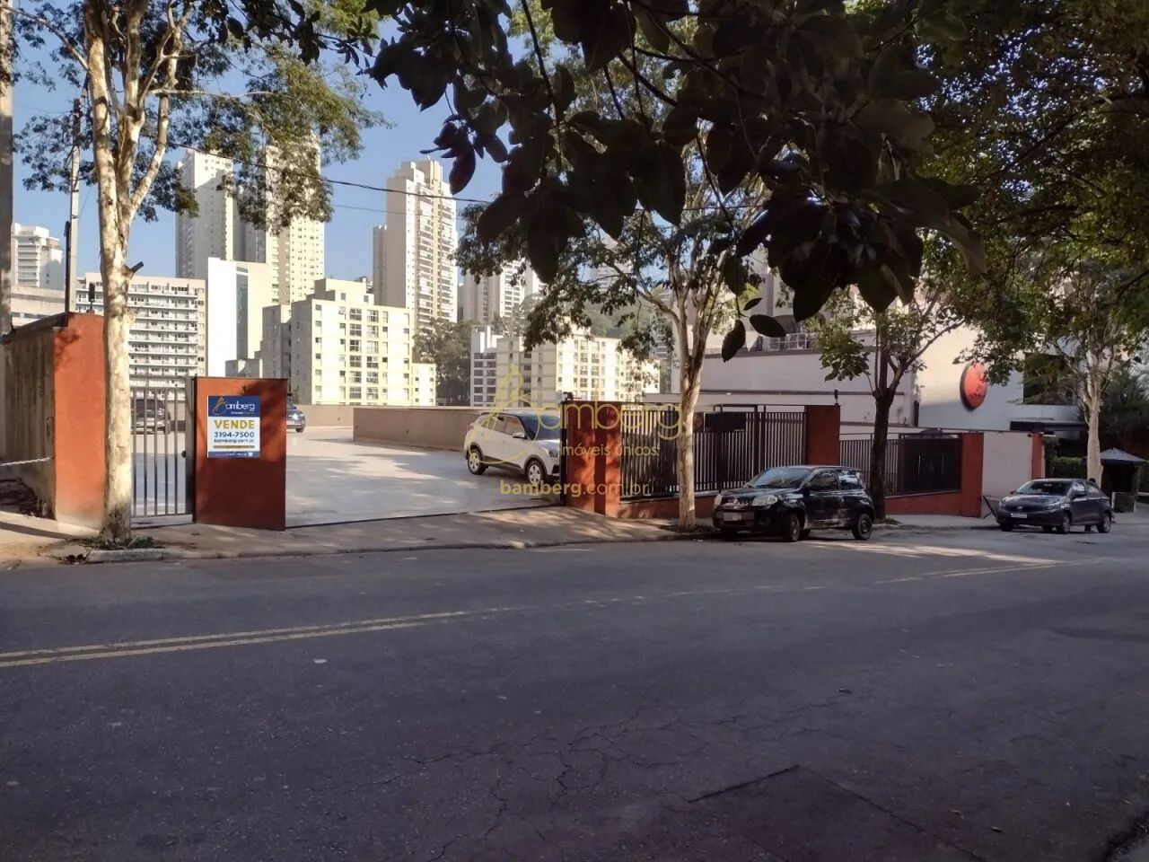 Estacionamento comercial com 722 m² em região de grande crescimento.