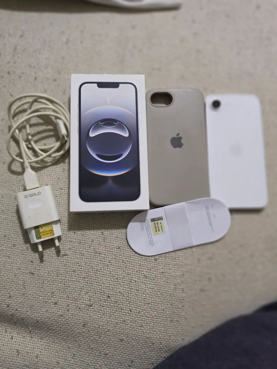 Iphone 16e semi novo 128gb.