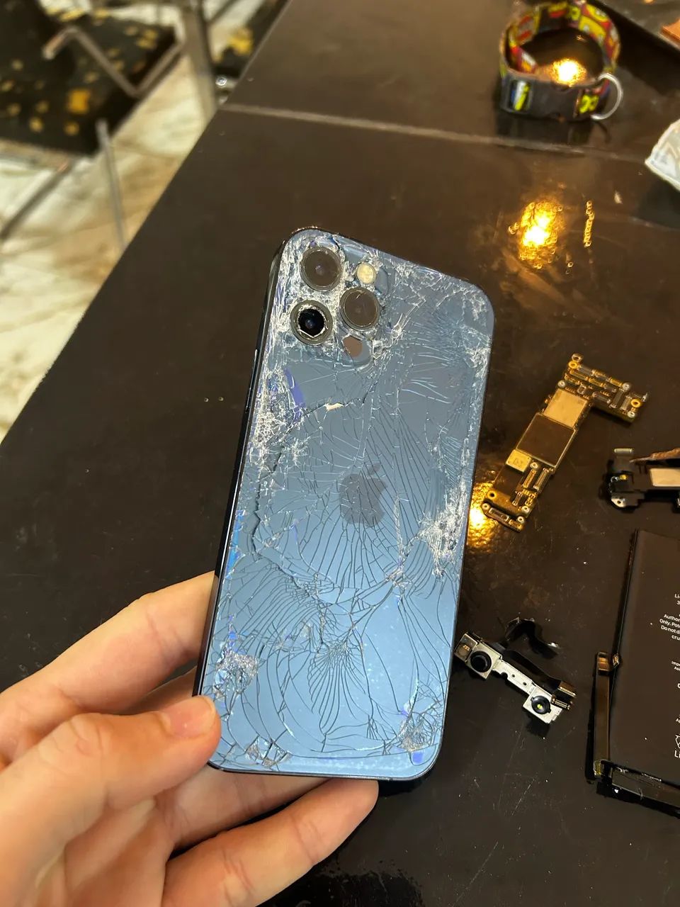 iPhone 12 Pro azul quebrado  - Foto 3