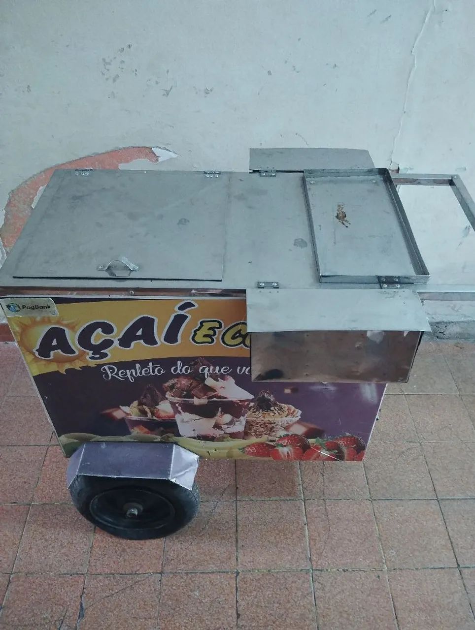 Carrinho de açaí.