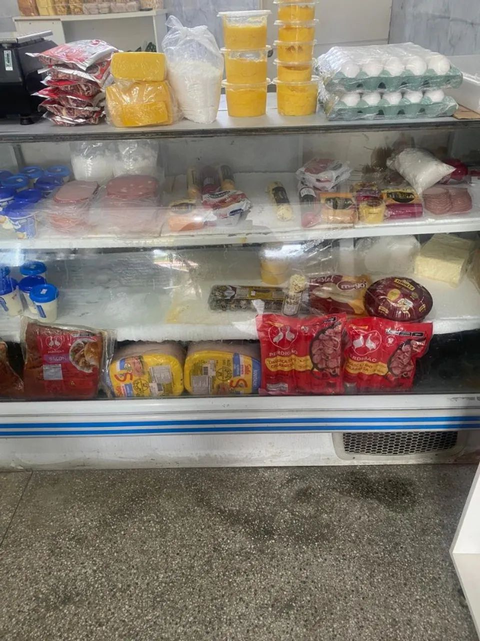 Vendo balcão expositor e fatiadeira de frios - Foto 2