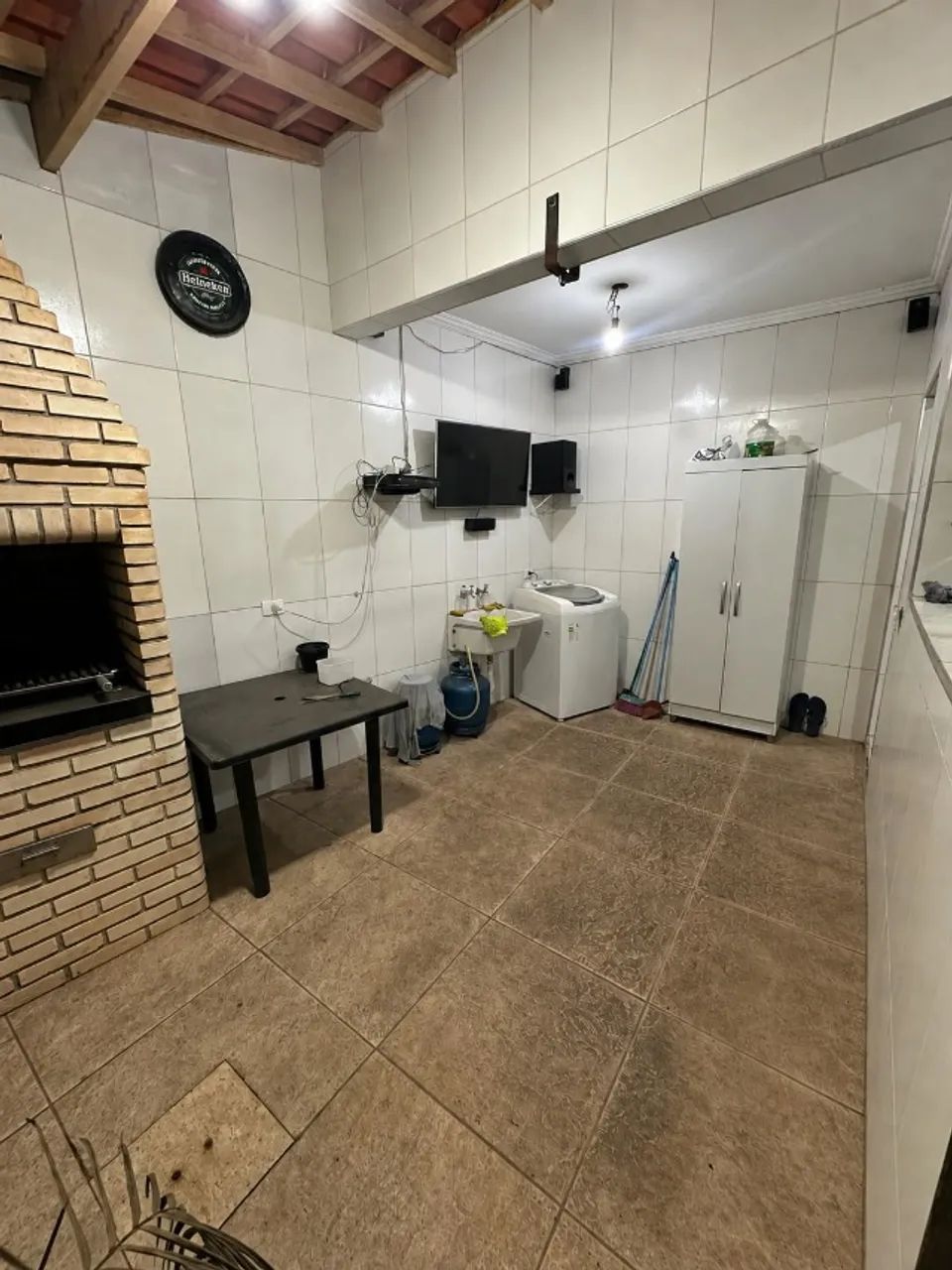 Casa ampla com 5 quartos, garagem, churrasqueira e sala grande - Rua sem saida - Foto 2