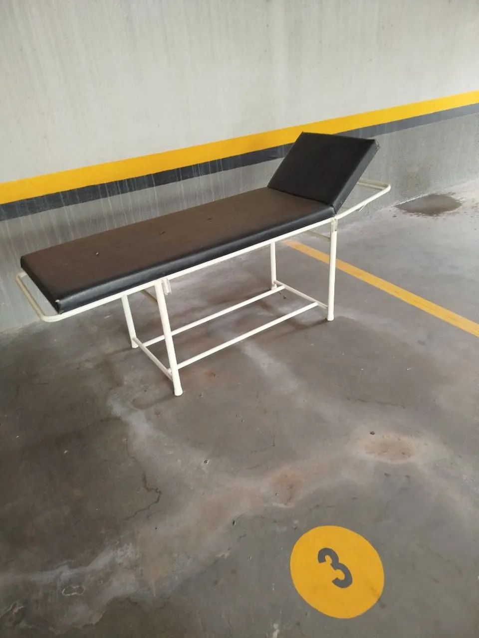 Vende se uma maca em bom estado