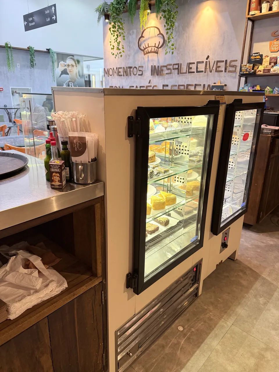 Vitrine refrigerada e estufa quente ( 2 em 1) 