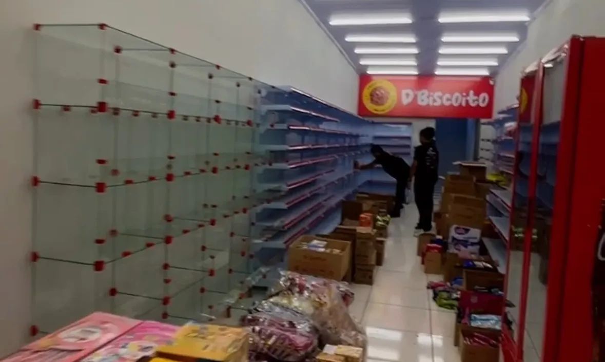 Estante de vidro modulado 65115873171585122