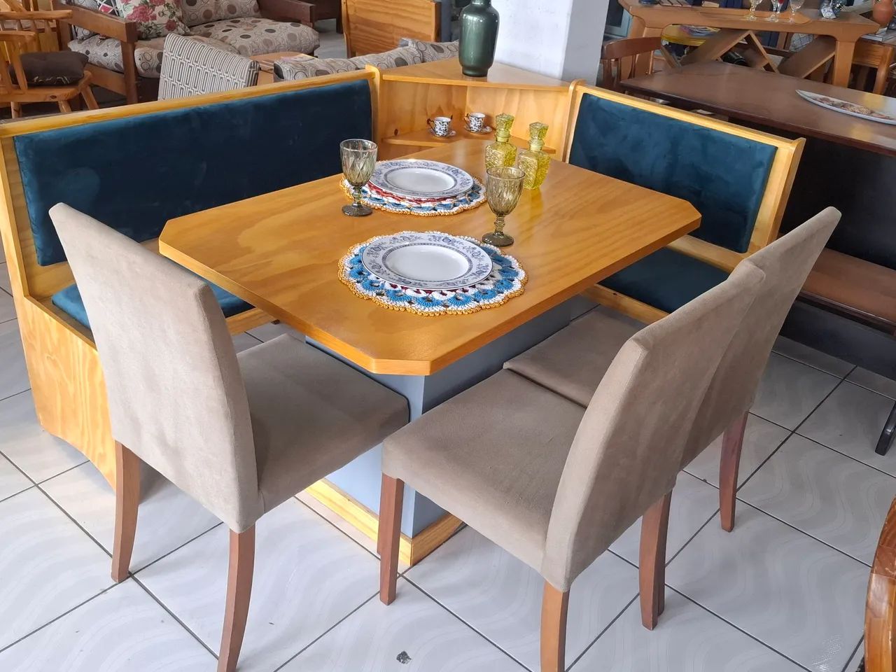 Canto alemão com mesa e cadeiras 