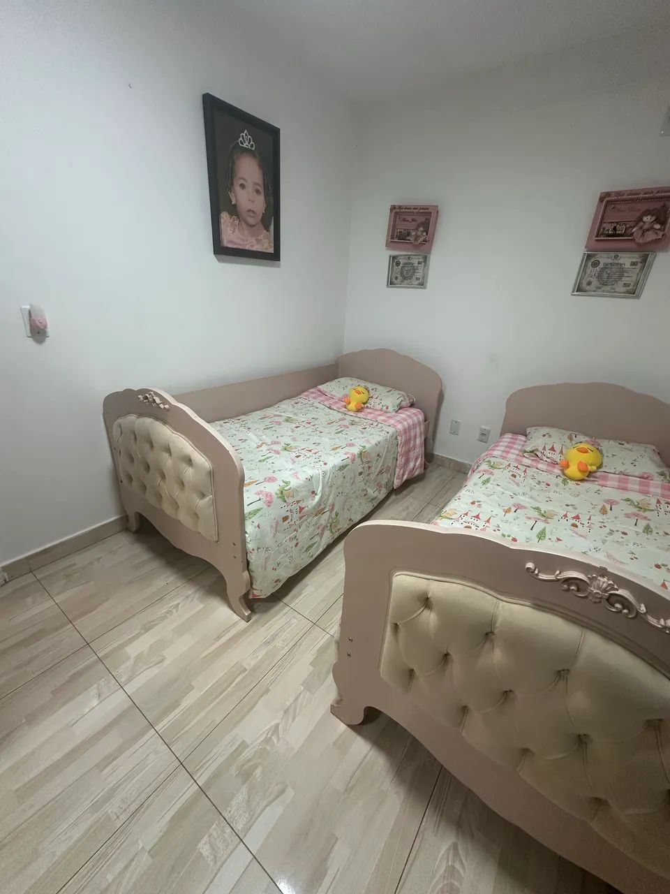 Duas camas infantis(500 cada)