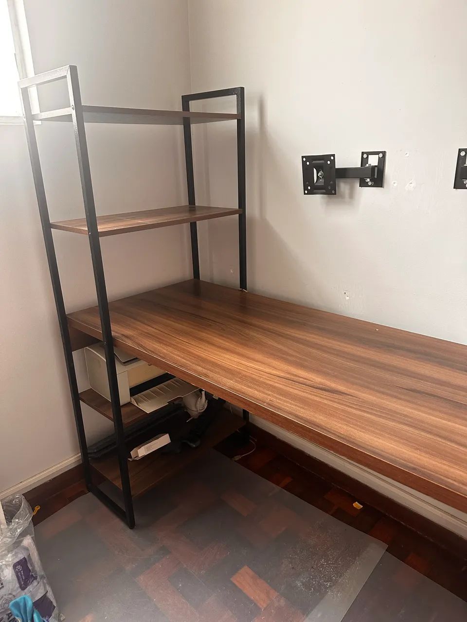 Mesa escritório com estante - Foto 3