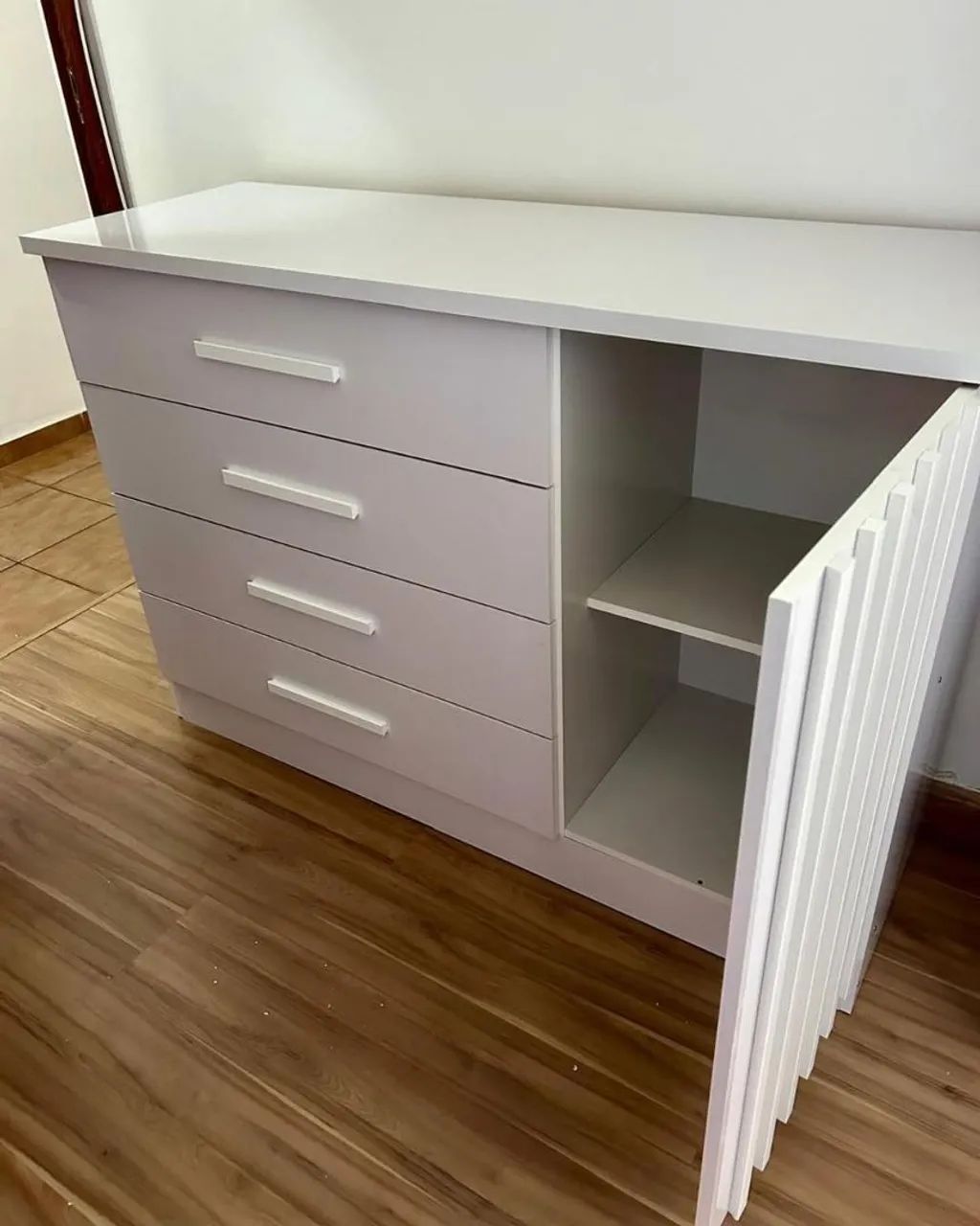 CÔMODA RIPADA / FRETE GRÁTIS para BH e MONTAGEM  - Foto 4