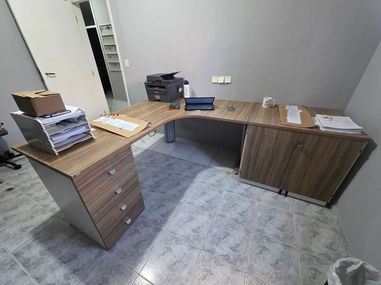 Estação de trabalho, mesa para escritorio com gaveteiiro - Foto 5