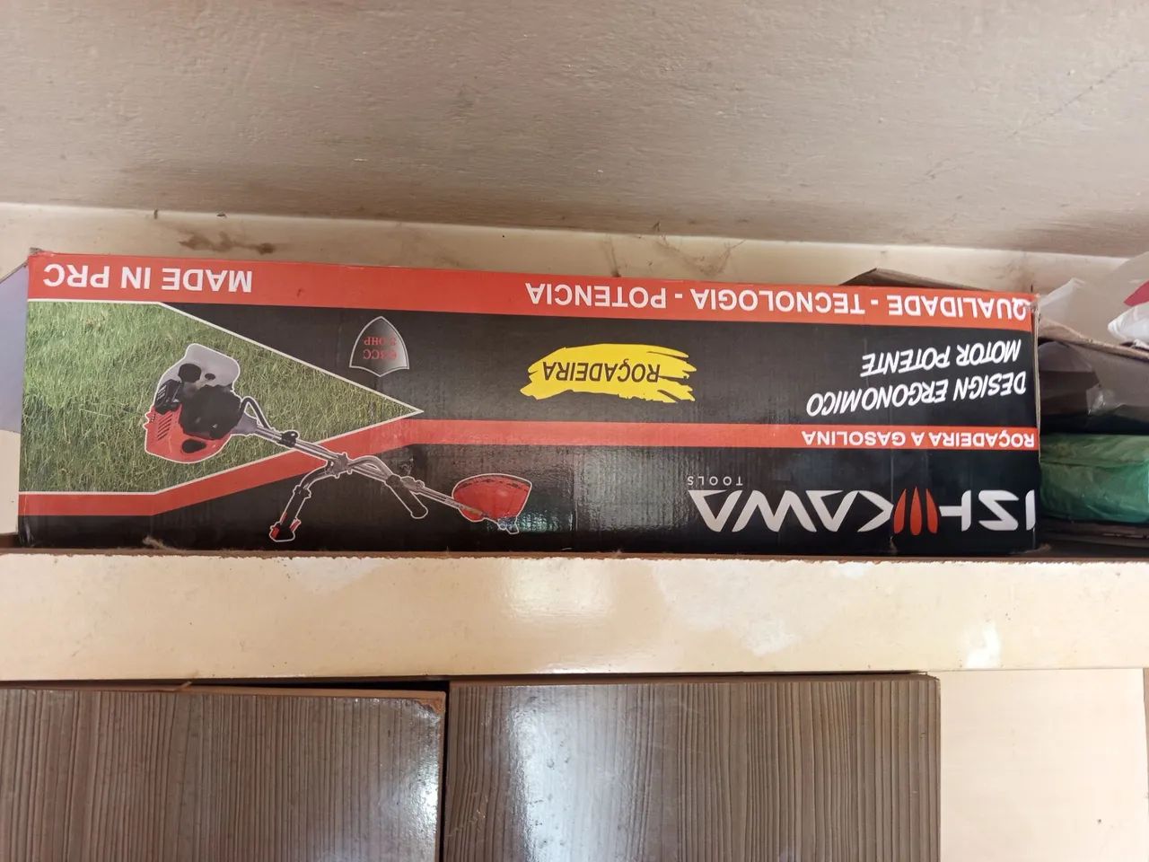 Vendo roçadeira a gasolina Nova na Caixa nunca usada desingn ergonômico e motor potente.